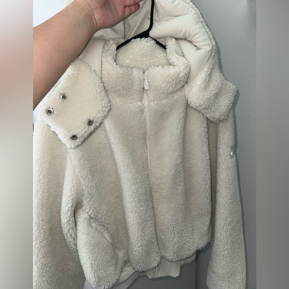Alo Sherpa jacket white